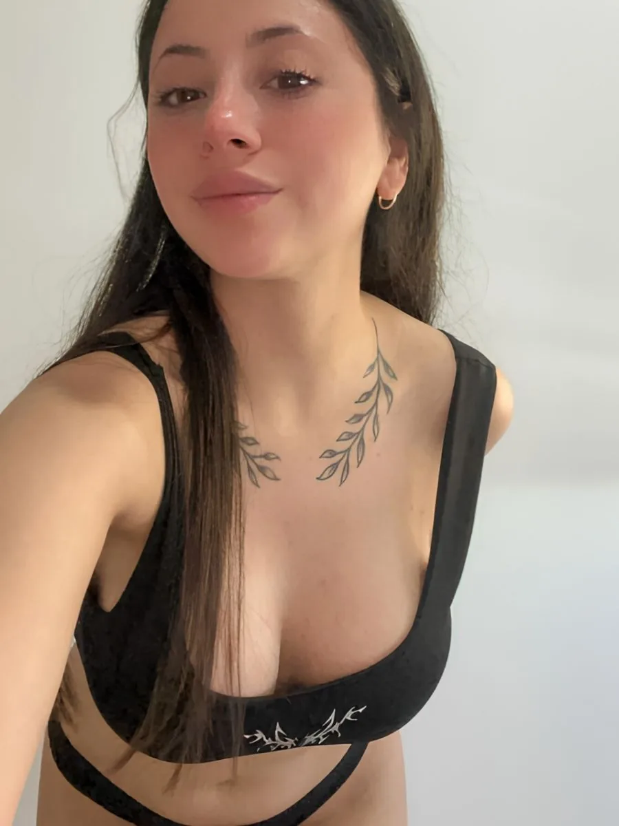Profil de Clara, 26 ans, célibataire à Marseille sur 2v2land